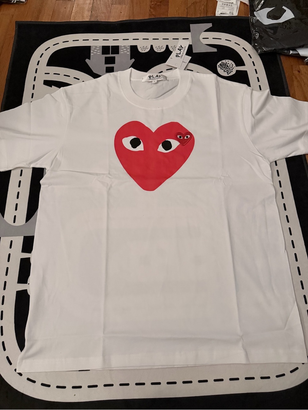 Comme des Garcons PLAY Double Heart T-Shirt White Red Eyes Logo Size M/L NWT